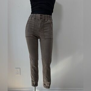 EUC American Eagle Jegging Stretch Cargo Jogger in Brown